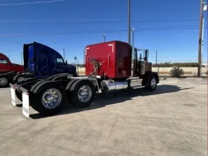 2022 Peterbilt 389