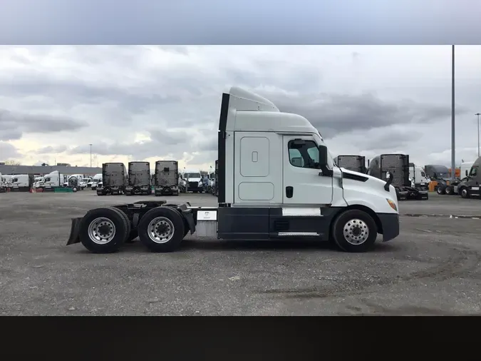 2021 Freightliner Cascadia 126