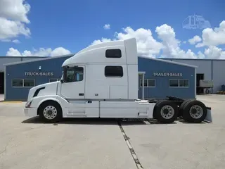 2012 VOLVO VNL64T780