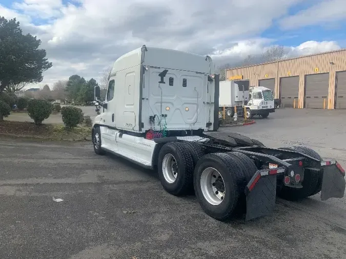 2017 Freightliner X12564ST