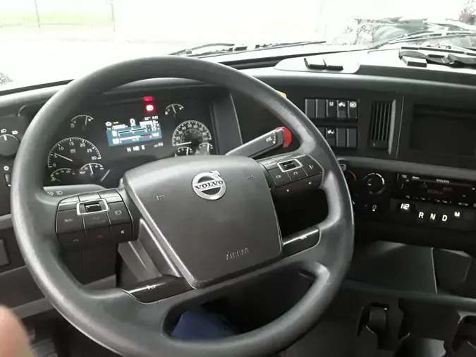 2019 VOLVO VNR42T 300