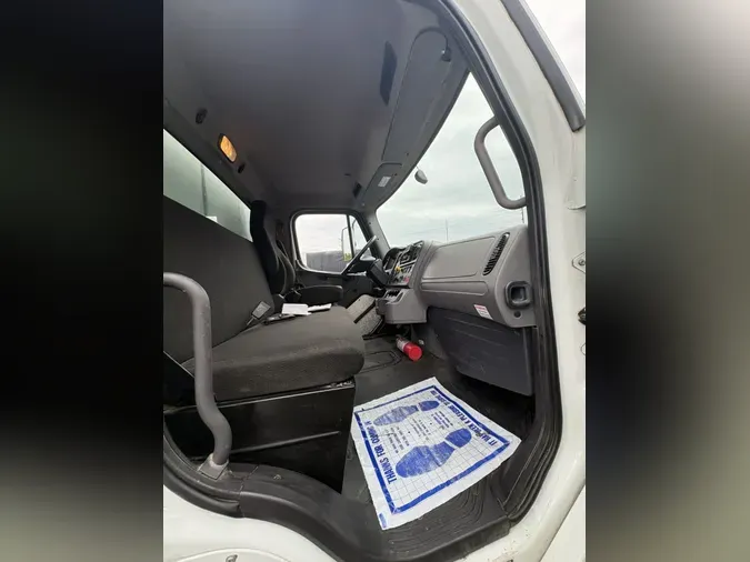 2021 FREIGHTLINER/MERCEDES M2 106