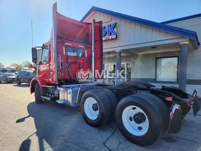 2019 VOLVO VNR64T300