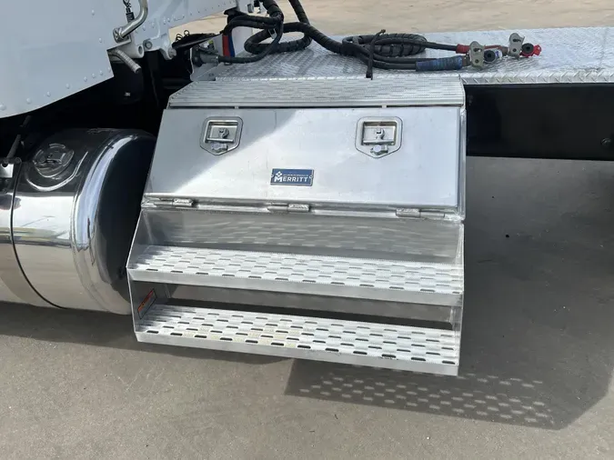 2023 Peterbilt 579