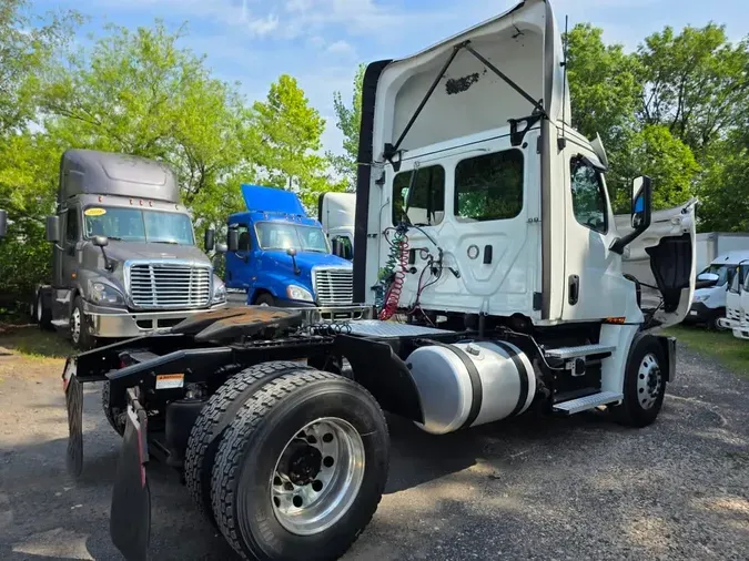 2019 FREIGHTLINER NEW CASCADIA 126
