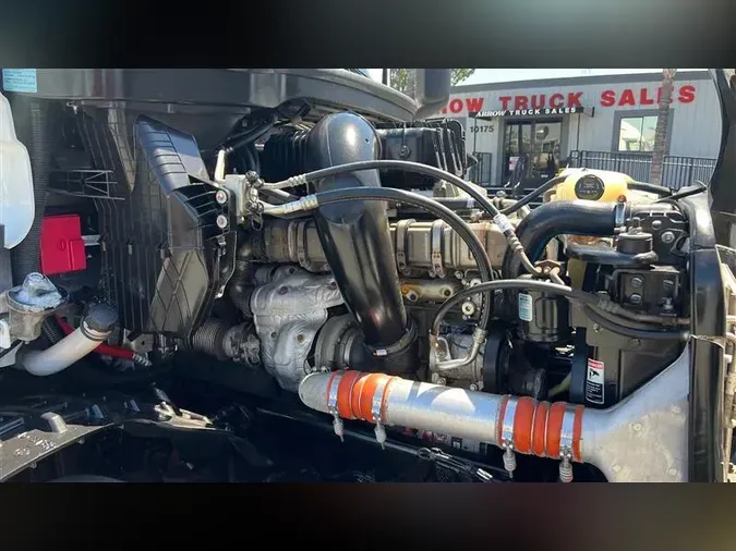 2021 FREIGHTLINER CA126