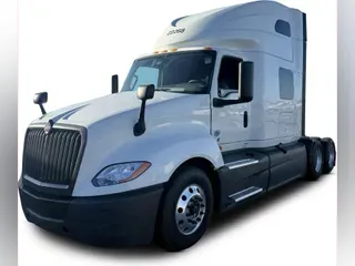 2022 International LT625