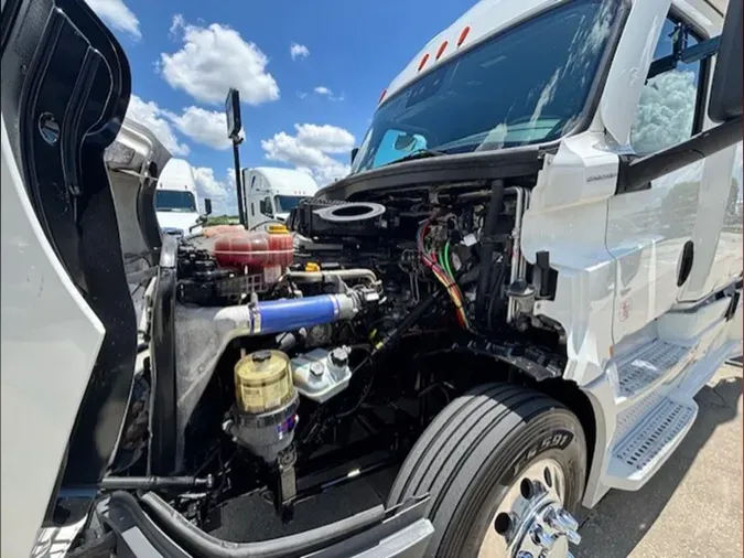 2021 Freightliner Cascadia 126