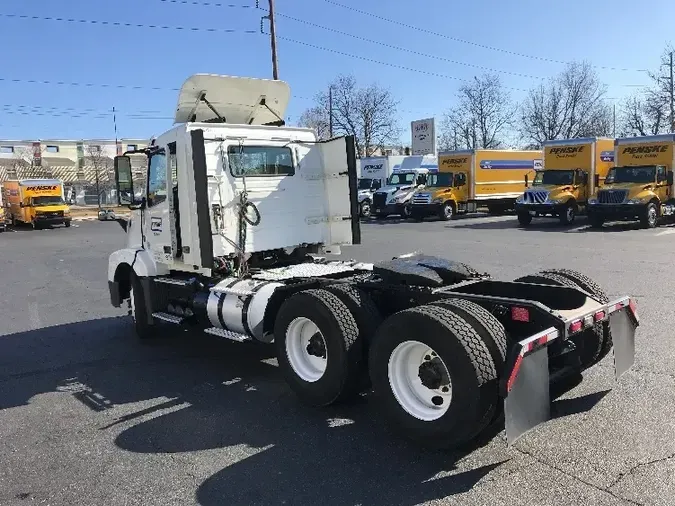 2018 Volvo VNL64300