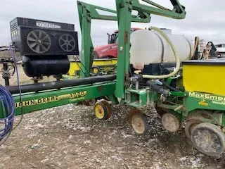 2000 John Deere 1770