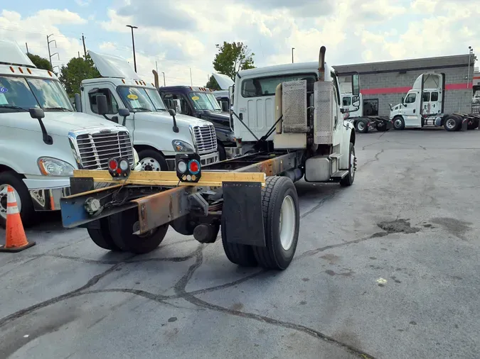 2015 FREIGHTLINER/MERCEDES M2 106