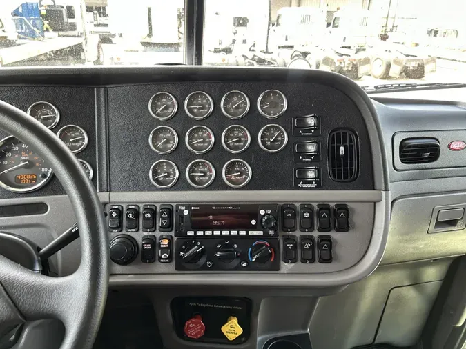 2022 Peterbilt 389