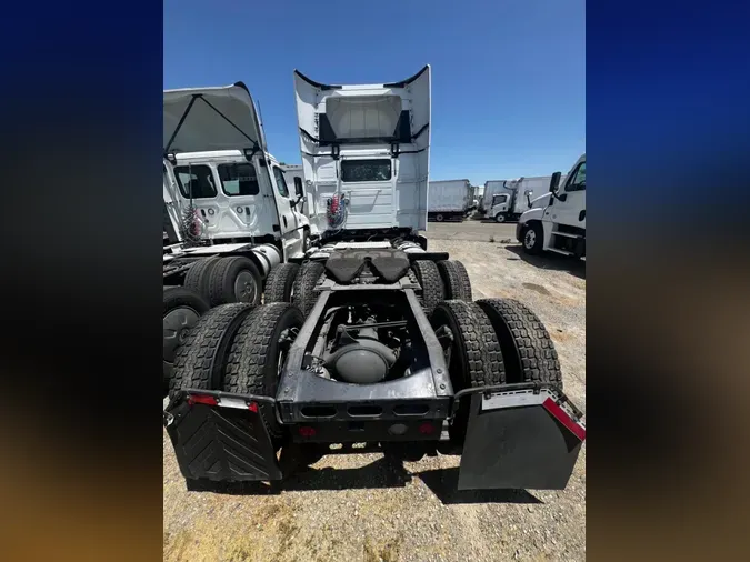 2018 VOLVO VNL64T-300