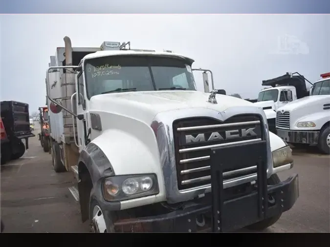 2009 MACK GRANITE GU713