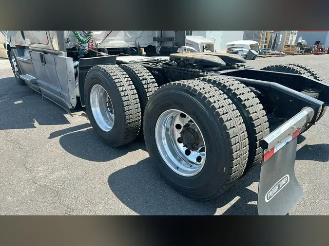 2021 Freightliner Cascadia 126