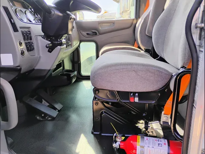 2020 Peterbilt 3375d5c8cea0f06b4b709364c20b86d9b83