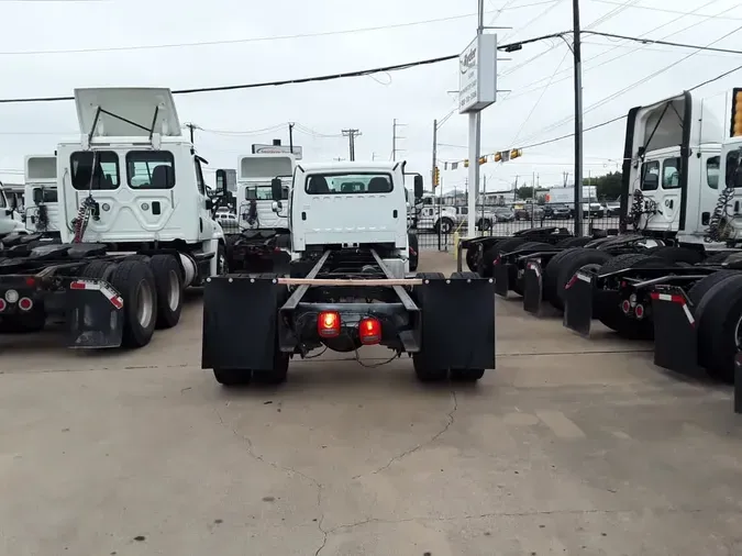 2018 FREIGHTLINER M2 1065d5d74dfff62f29ad050beb65125f109