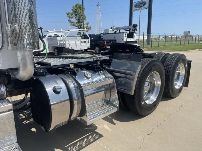 2022 Peterbilt 389