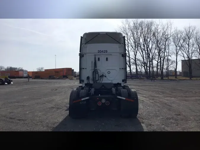 2021 Freightliner Cascadia 126