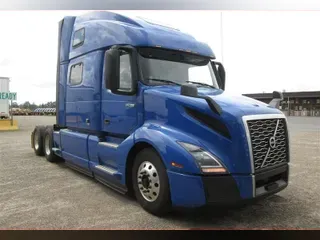 2020 VOLVO VNL860
