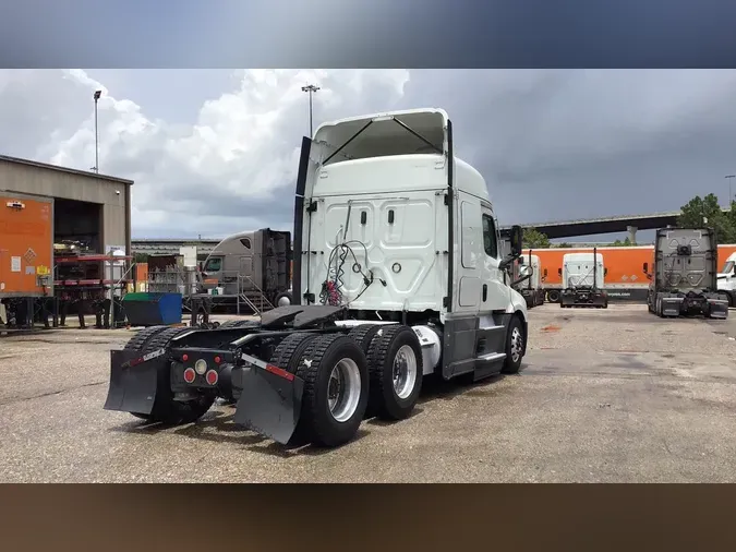 2021 Freightliner Cascadia 126
