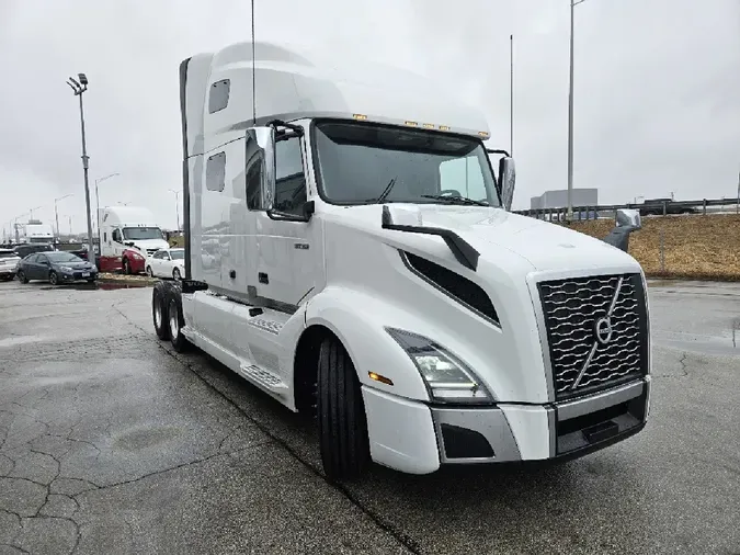 2021 VOLVO VNL760