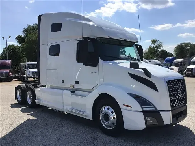 2021 VOLVO VNL760