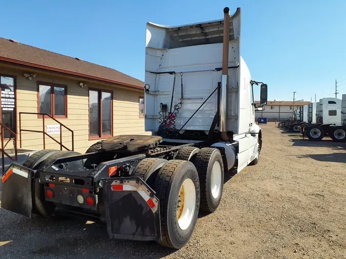 2019 VOLVO VNR64T-640