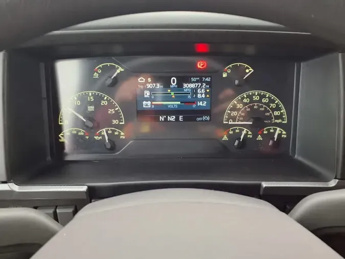 2020 VOLVO VNL64T-300