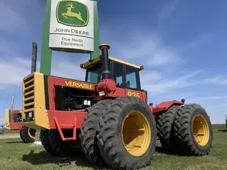 1982 Versatile 835