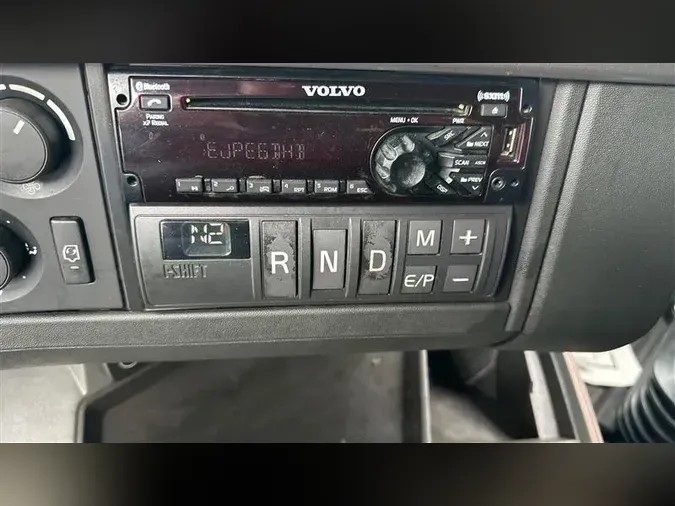 2020 VOLVO VNL860
