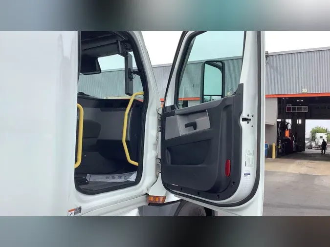 2022 Freightliner Cascadia 126