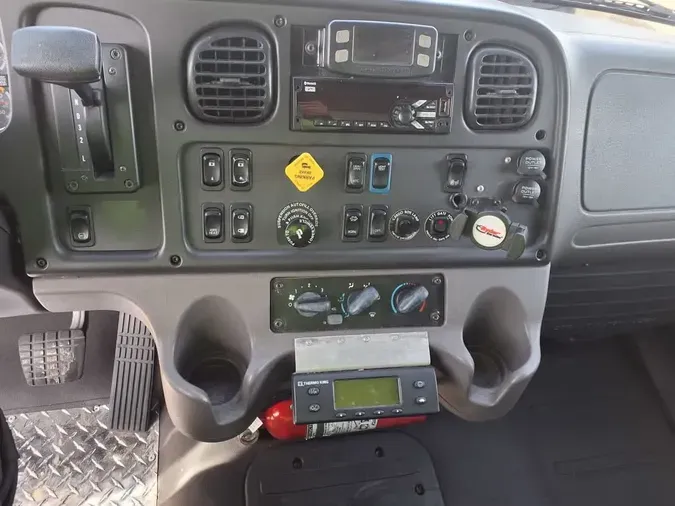 2019 FREIGHTLINER/MERCEDES M2 106