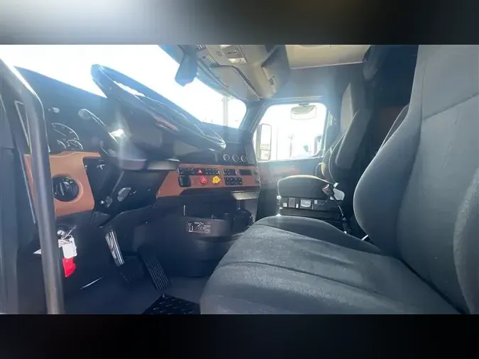 2019 FREIGHTLINER CA126