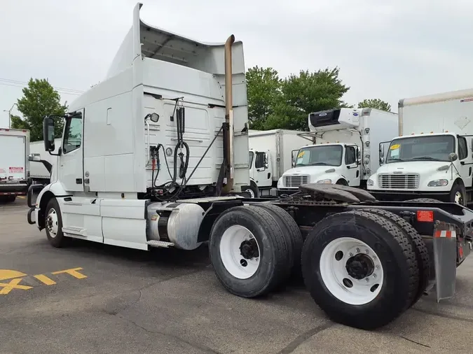 2020 VOLVO VNR64T-640