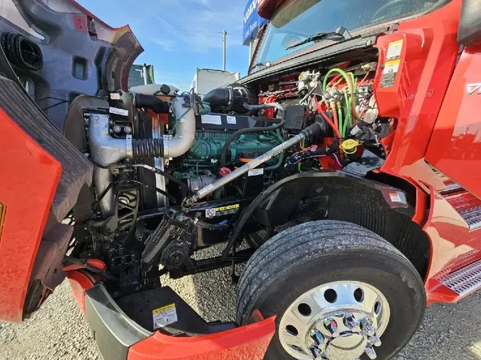 2024 VOLVO VNL64T860