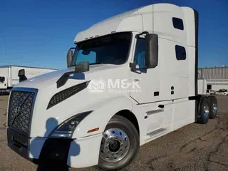 2020 VOLVO VNL64T760