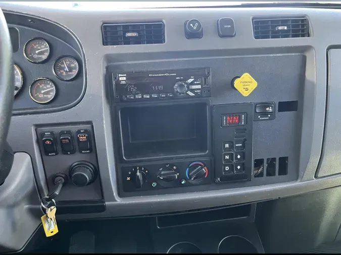 2019 Peterbilt 330