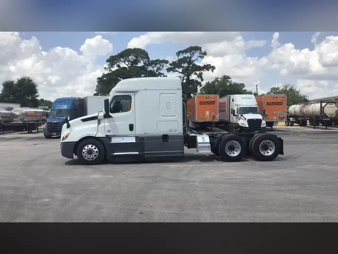 2021 Freightliner Cascadia 126