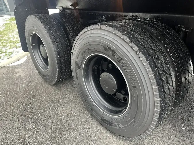 2026 VOLVO VHD64B300