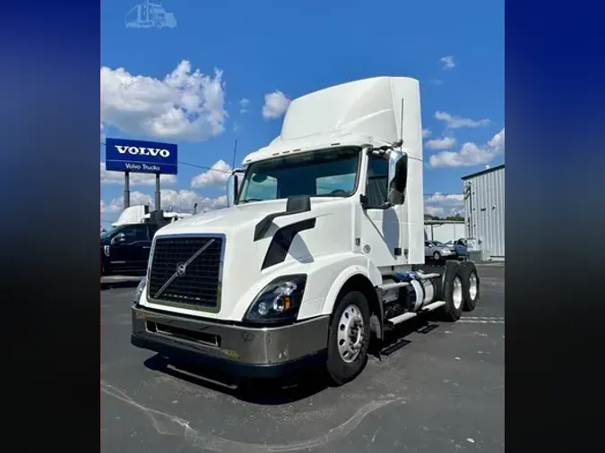 2016 VOLVO VNL64T300