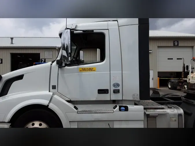 2018 Volvo VNL300