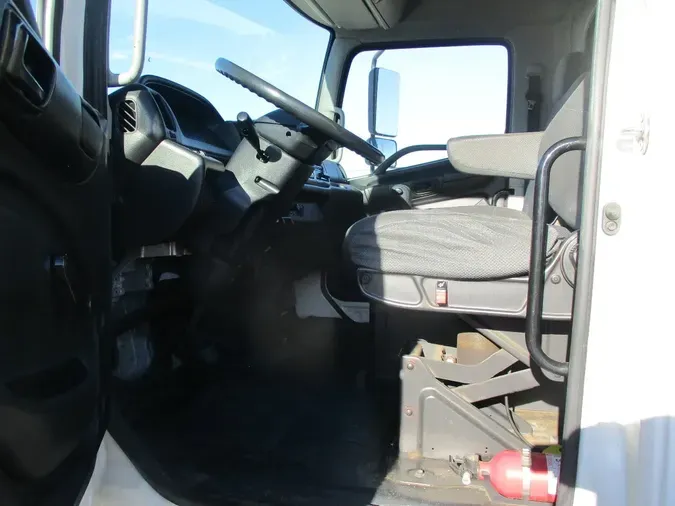 2015 HINO 268
