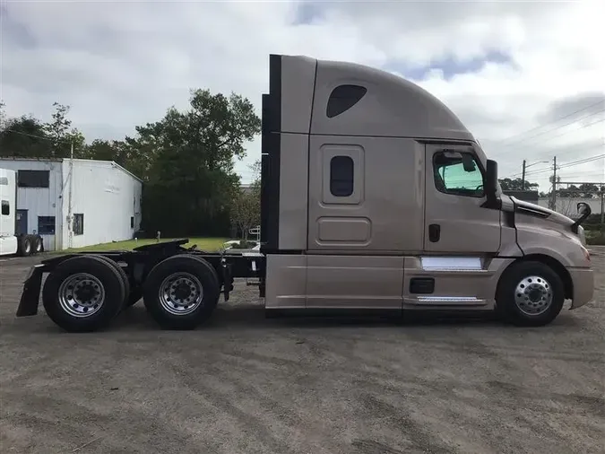 2021 FREIGHTLINER CA126