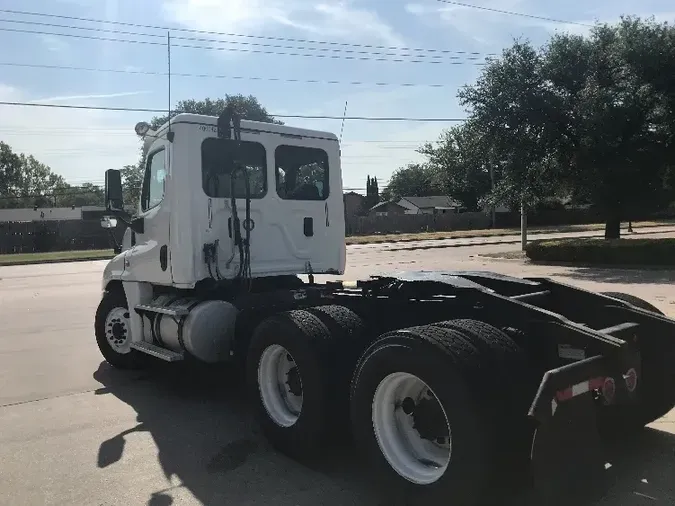 2017 Freightliner X12564ST