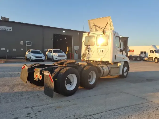 2019 FREIGHTLINER/MERCEDES CASCADIA 1255d9d47cb6ae6f38b0c7c6bef951b463a