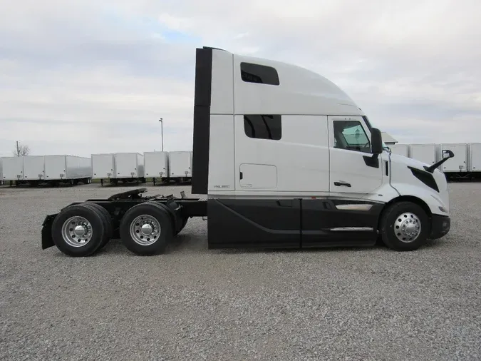 2026 VOLVO VNL860