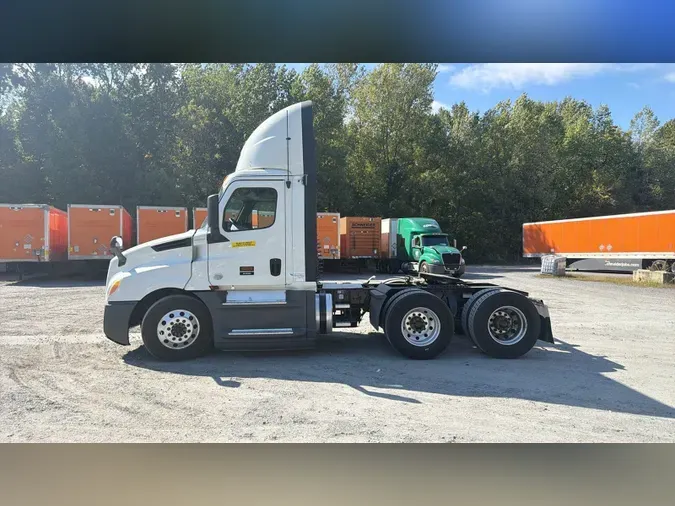 2020 Freightliner Cascadia 126