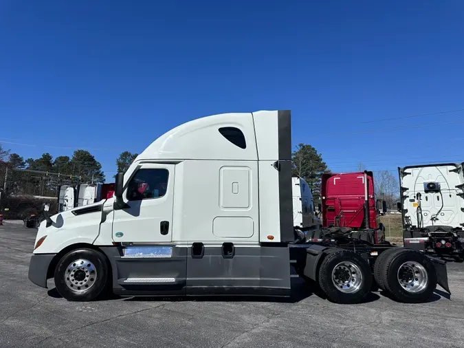 2021 FREIGHTLINER CASCADIA 126