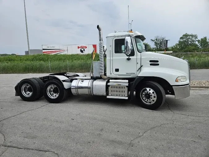 2016 MACK CXU613